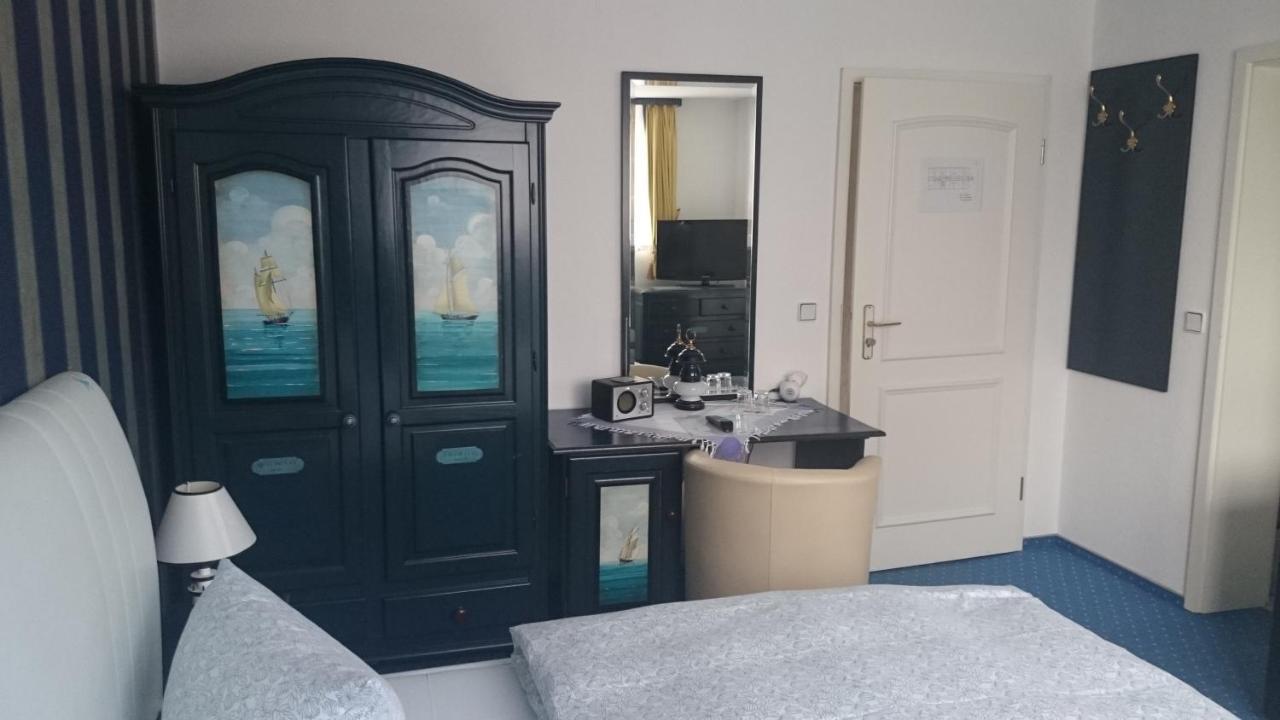 Landhotel Ostseetraum & Fewo Росток Экстерьер фото