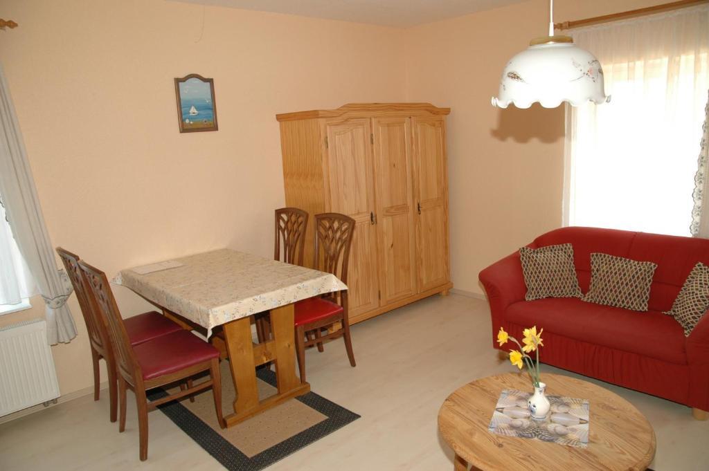 Landhotel Ostseetraum & Fewo Росток Номер фото
